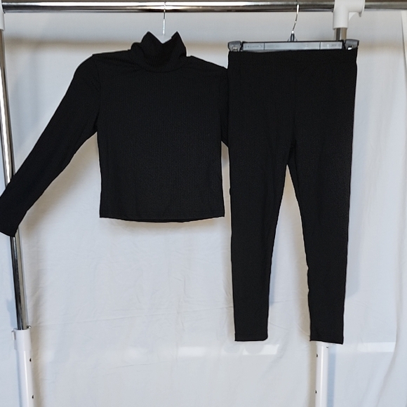 SHEIN Other - SHEIN Classic Black Turtleneck and Leggings Set